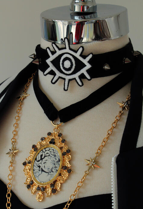 Choker & Mirror Cameo